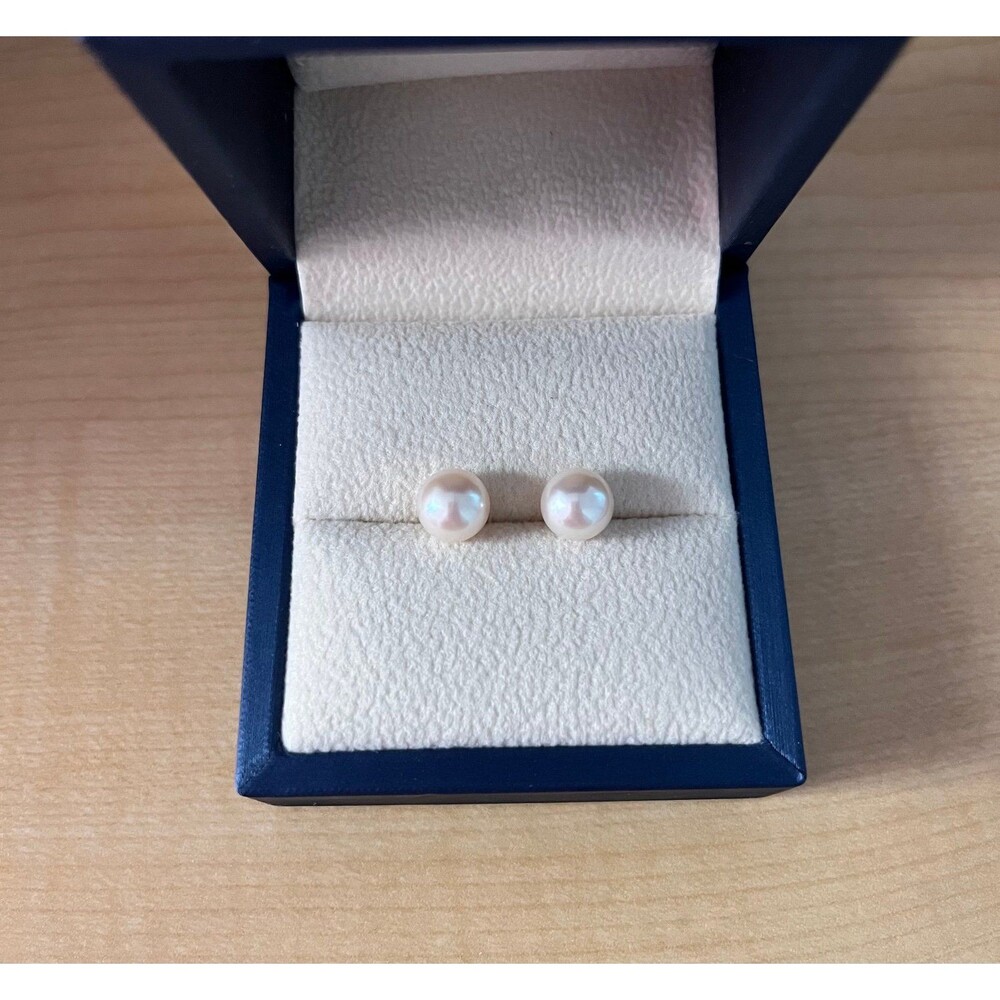 8-8.5mm Round Freshwater Pearl Studs in 18kt Yellow Gold